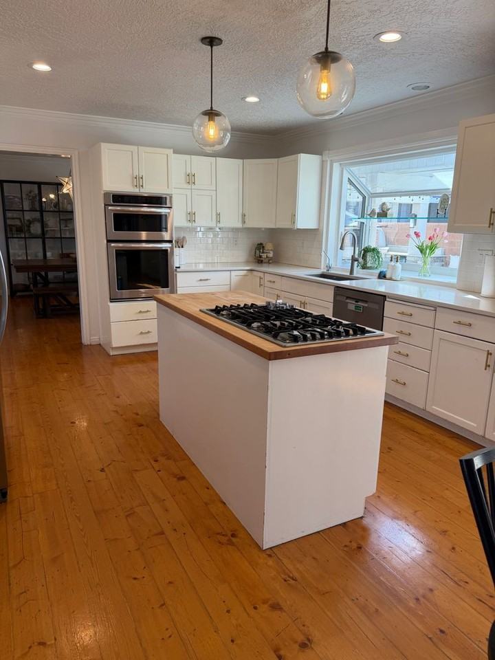 1266 Saint James Ln - Photo 3 of 50