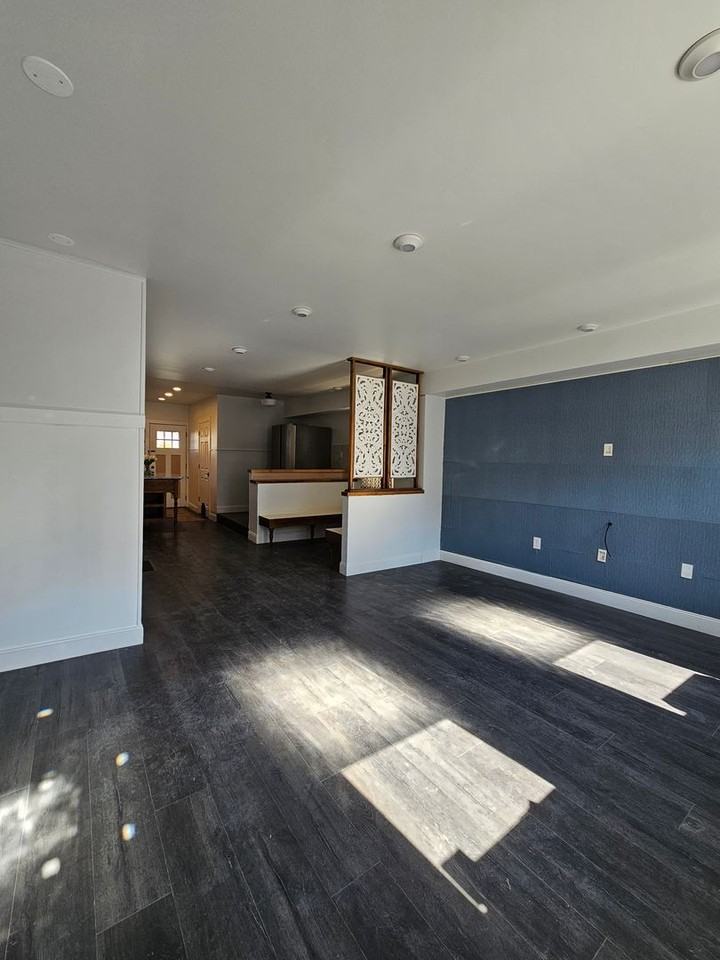 513 Poplar St - Photo 3 of 17