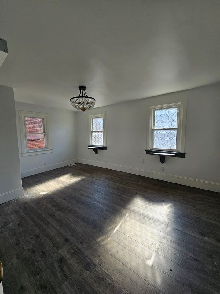 513 Poplar St - Photo 7 of 17