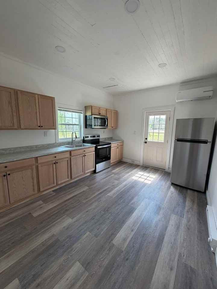 414 Adam St - Photo 4 of 11