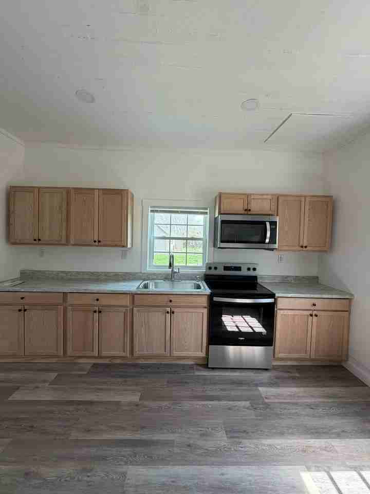 414 Adam St - Photo 5 of 11