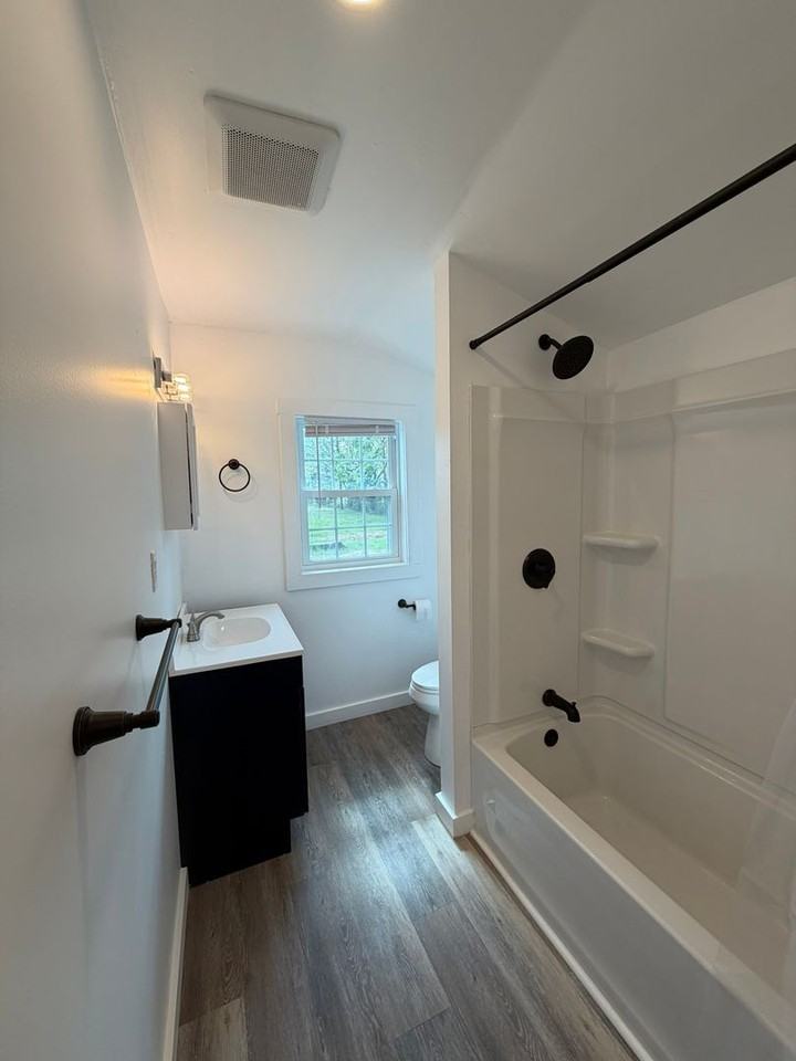 414 Adam St - Photo 6 of 11