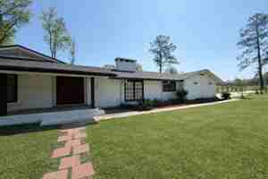 featured image of 902 N Texas St