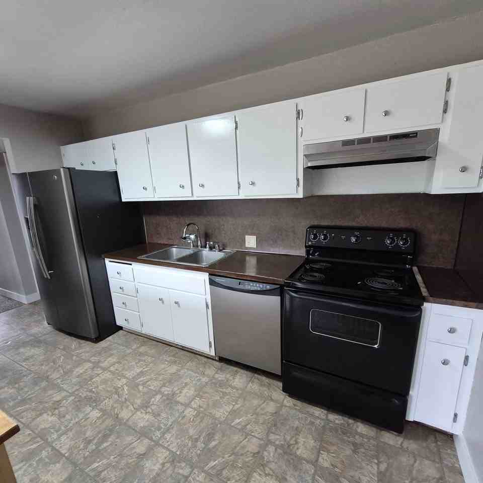 4727 Eli Ct - Photo 3 of 18