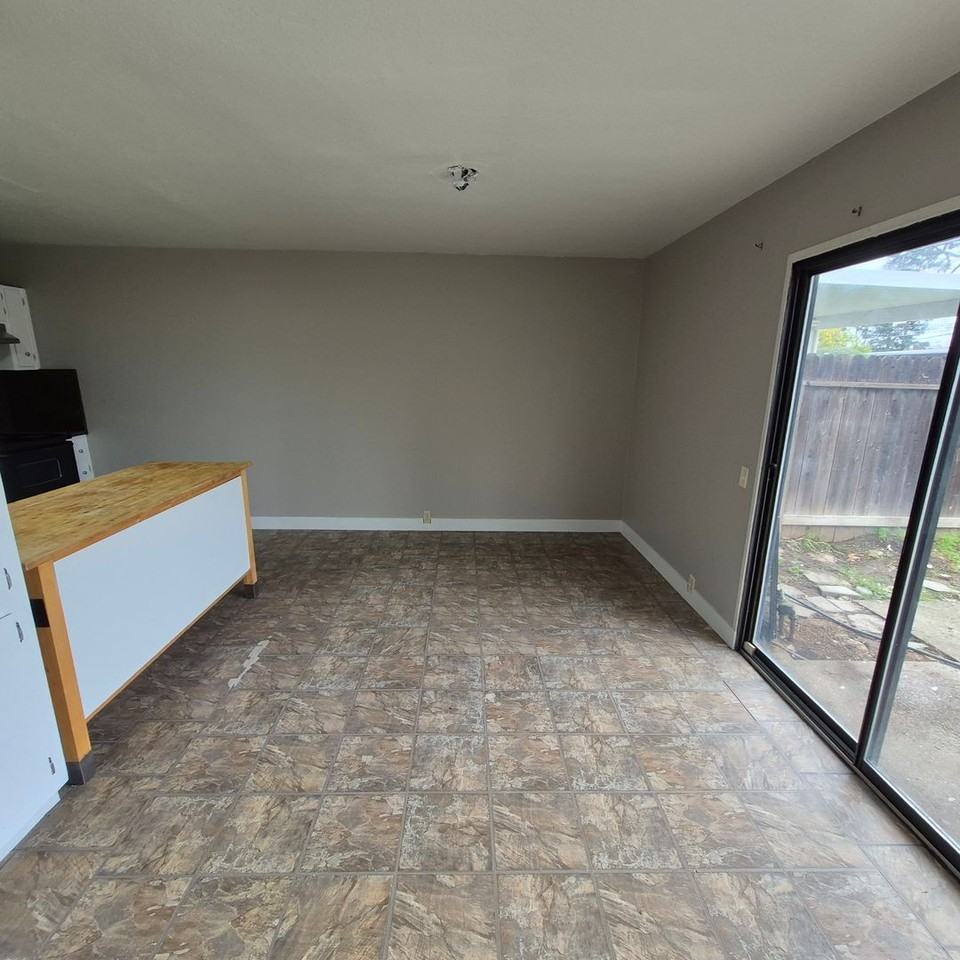 4727 Eli Ct - Photo 4 of 18