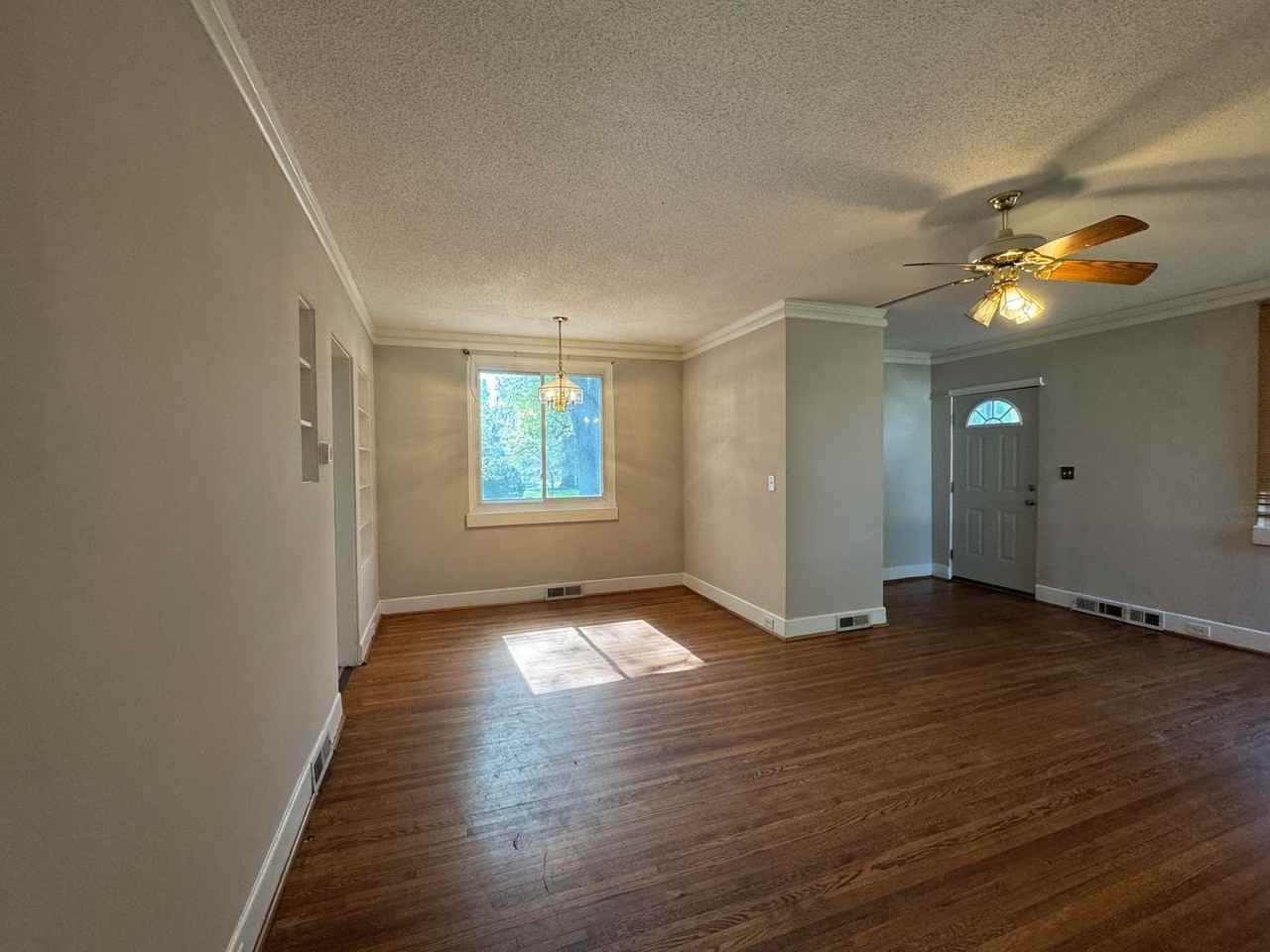 418 W Charlotte Ave - Photo 3 of 14