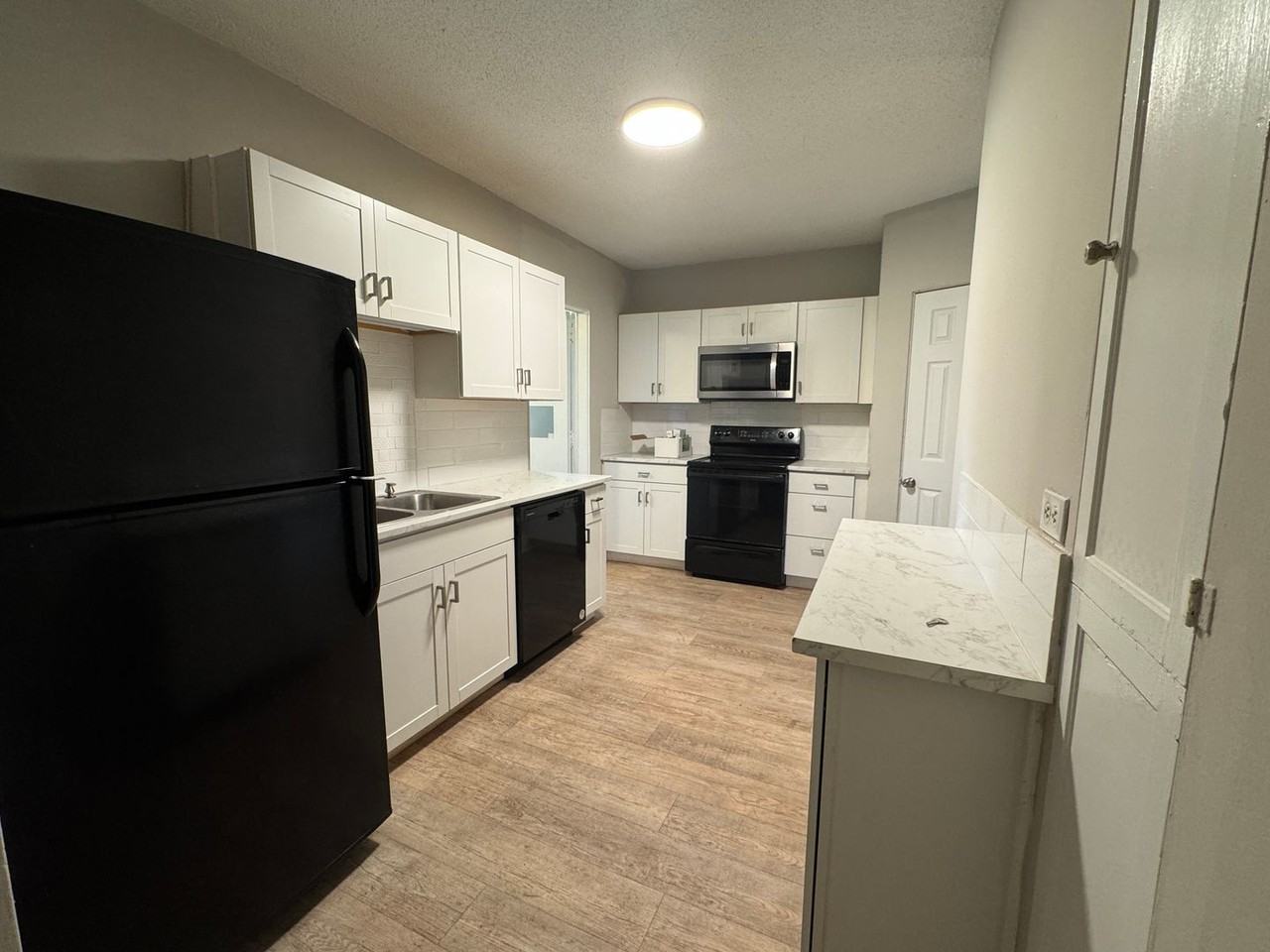 418 W Charlotte Ave - Photo 4 of 14