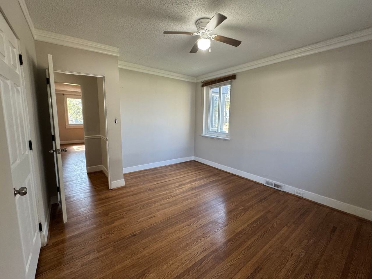 418 W Charlotte Ave - Photo 5 of 14