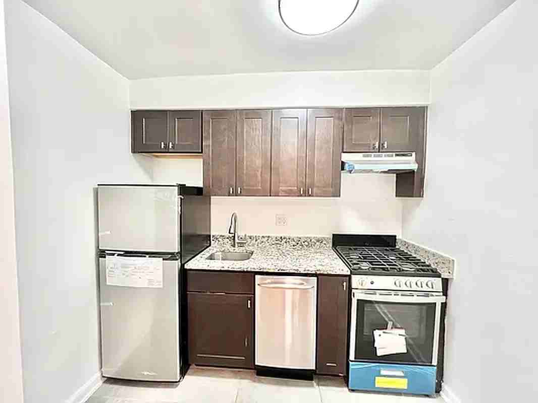 41-40 Denman Street #3H - Photo 5 of 6