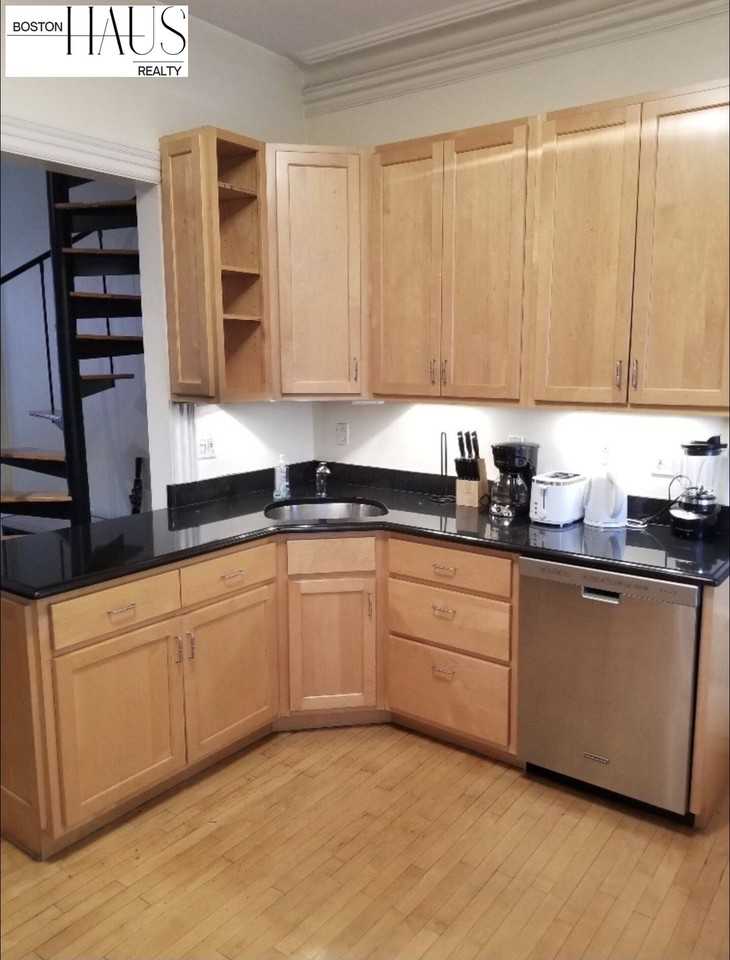 38 Hanson St #2 - Photo 5 of 22