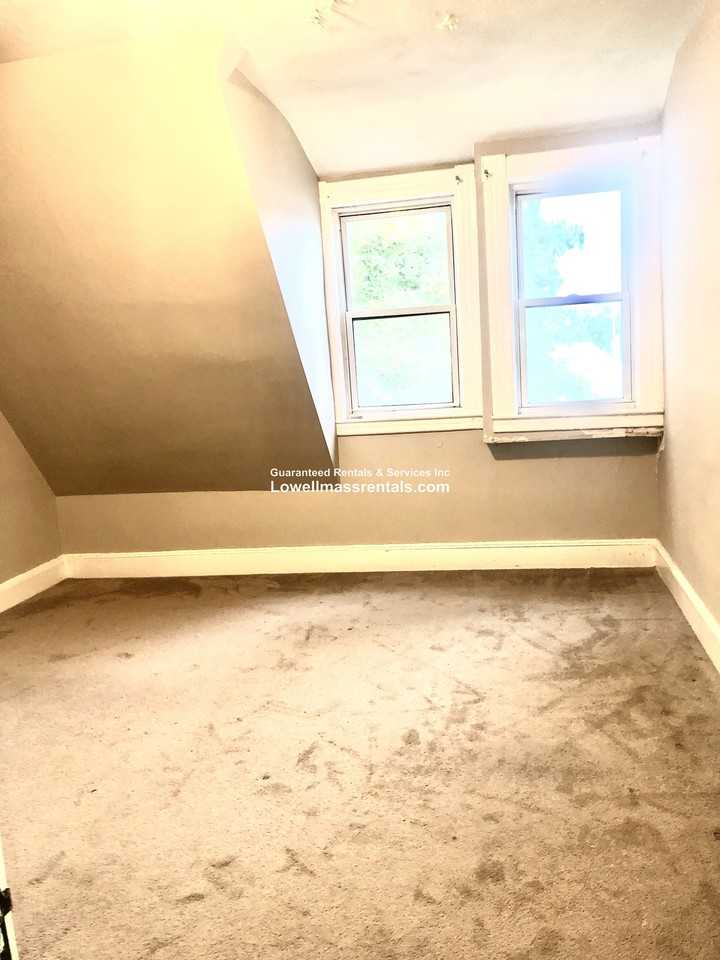 8 Middlesex St #5 - Photo 3 of 17