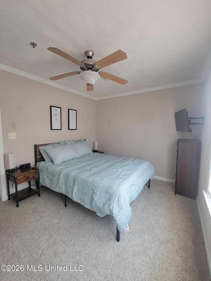 611 Peach St - Photo 6 of 14