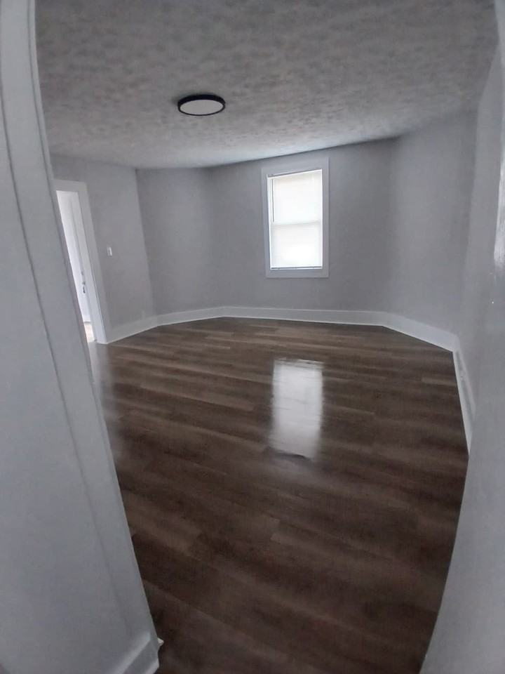 1616 W 16th St - Photo 6 of 13