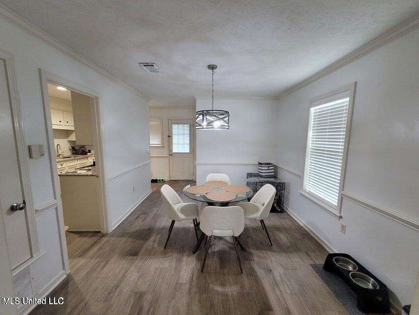 744 Wicklow Pl - Photo 3 of 11