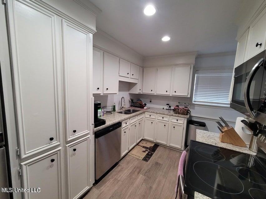 744 Wicklow Pl - Photo 4 of 11