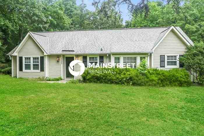 10003 Greenwood Ct - Photo 3 of 15