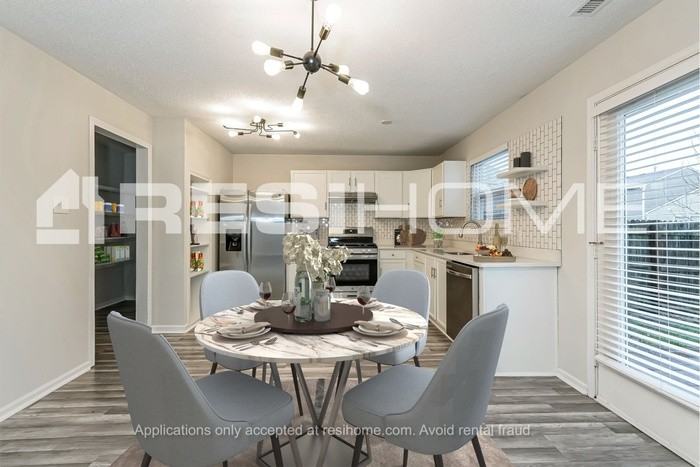 1726 Blue Grass Pkwy - Photo 2 of 17