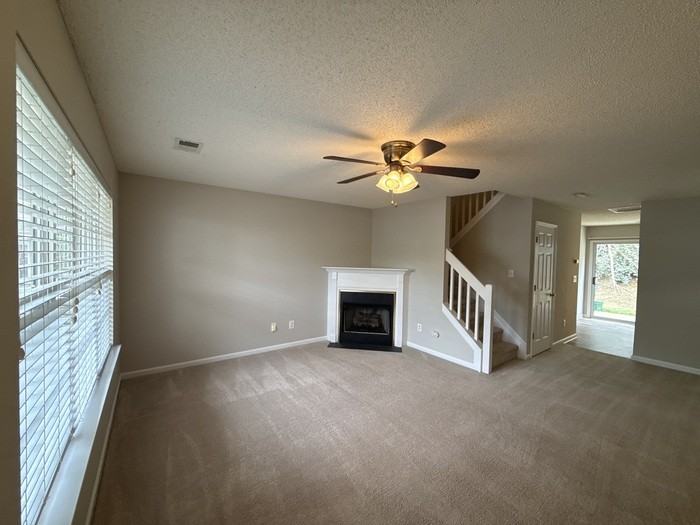 12053 Bragg St - Photo 3 of 19