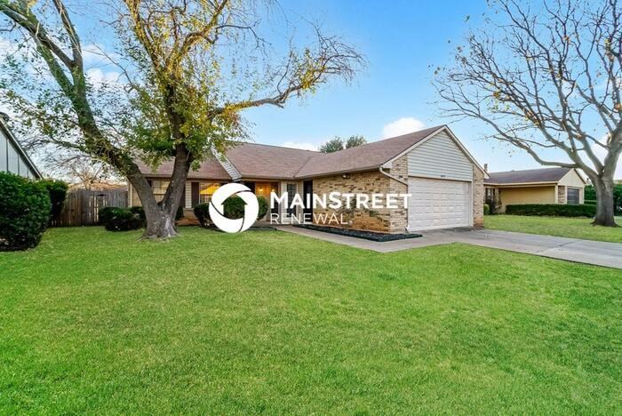 3809 Bee Tree Ln - Photo 3 of 16