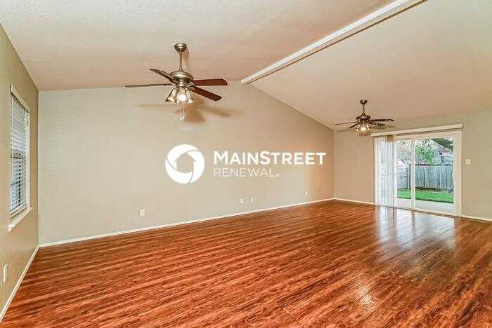 3809 Bee Tree Ln - Photo 4 of 16