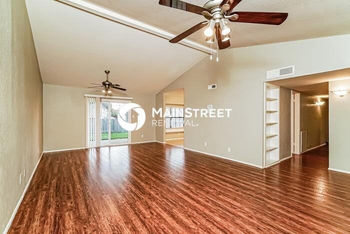 3809 Bee Tree Ln - Photo 7 of 16