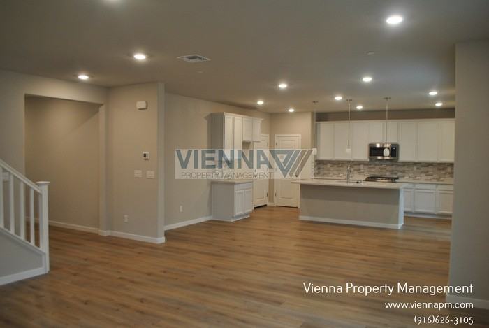 8040 Sun Beam Way - Photo 3 of 34