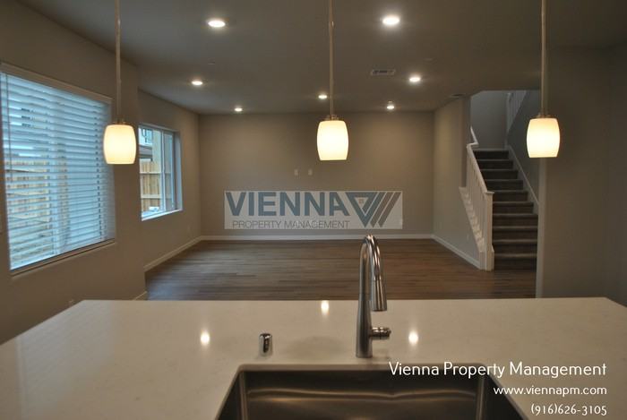 8040 Sun Beam Way - Photo 7 of 34