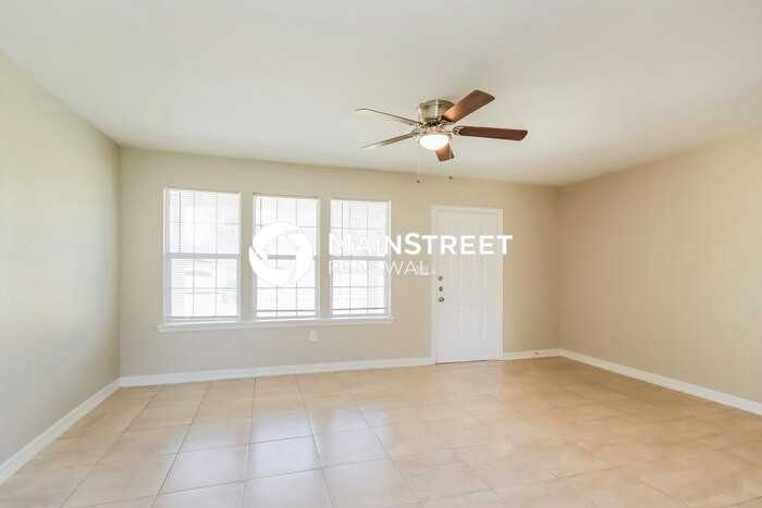 8006 Lynette St - Photo 3 of 16