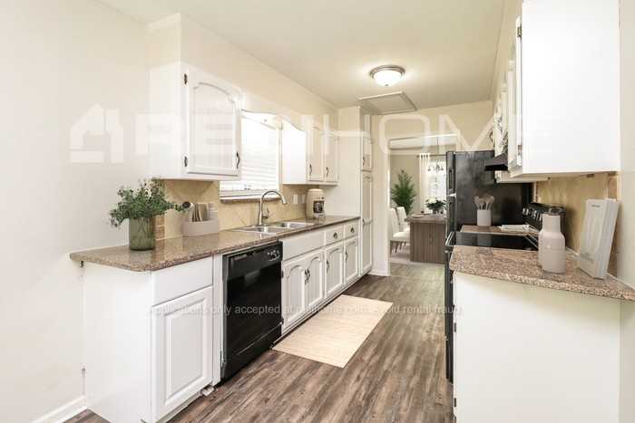 5828 Dogwood Cir - Photo 4 of 20