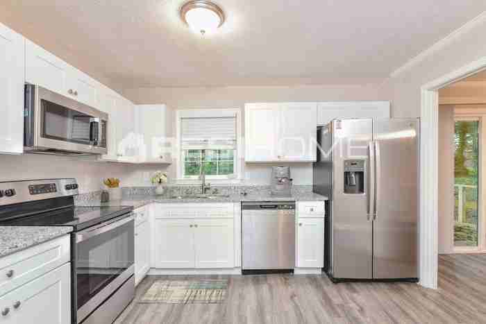 5811 Navarre Ct - Photo 3 of 20