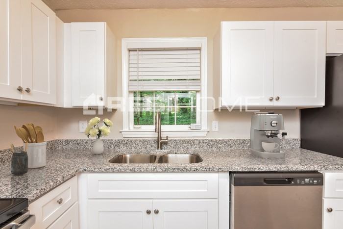 5811 Navarre Ct - Photo 4 of 20