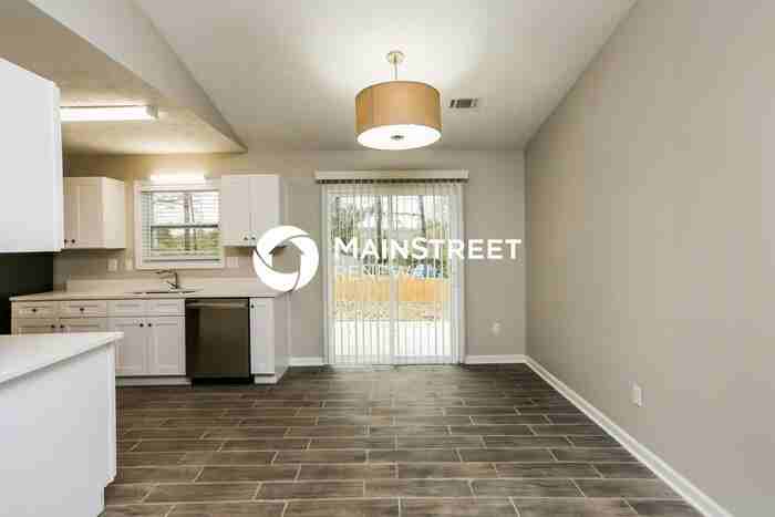 2066 Marshes Glenn Dr - Photo 5 of 16