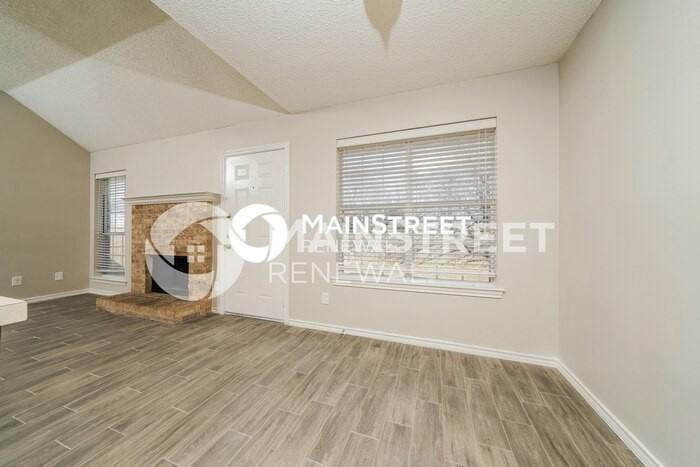 922 Bayfield Dr - Photo 3 of 16