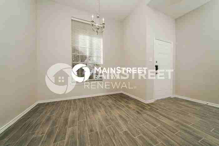 922 Bayfield Dr - Photo 4 of 16