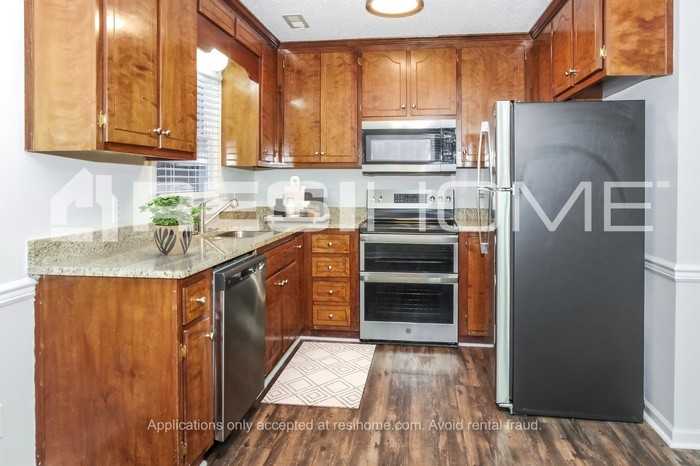 113 Castleridge Dr - Photo 2 of 15