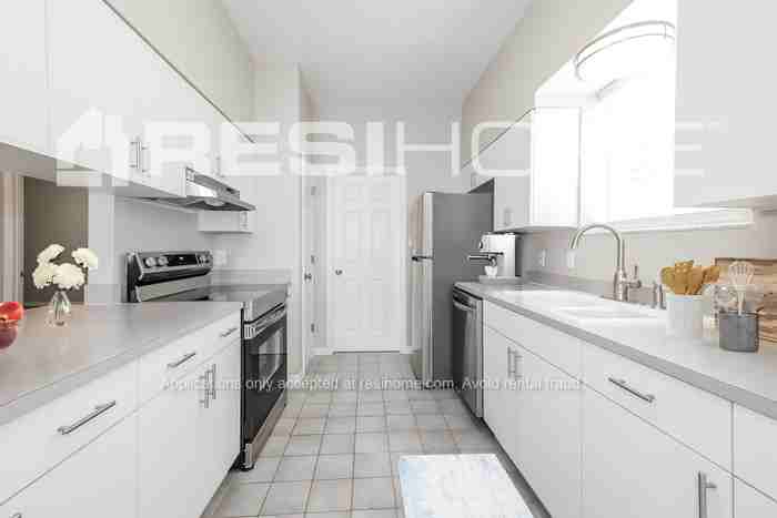 1335 34th St Nw - Photo 3 of 19