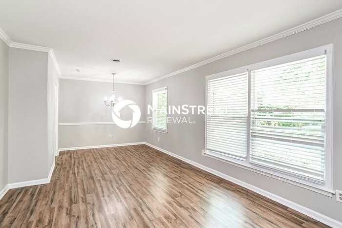 1100 Lightwood Dr - Photo 4 of 16