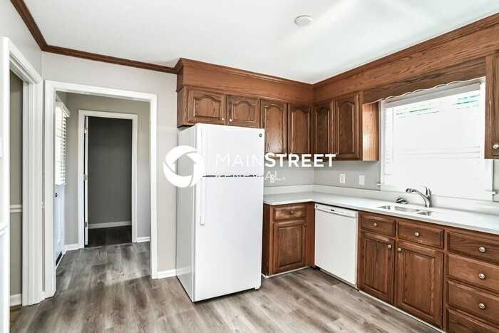 1100 Lightwood Dr - Photo 5 of 16