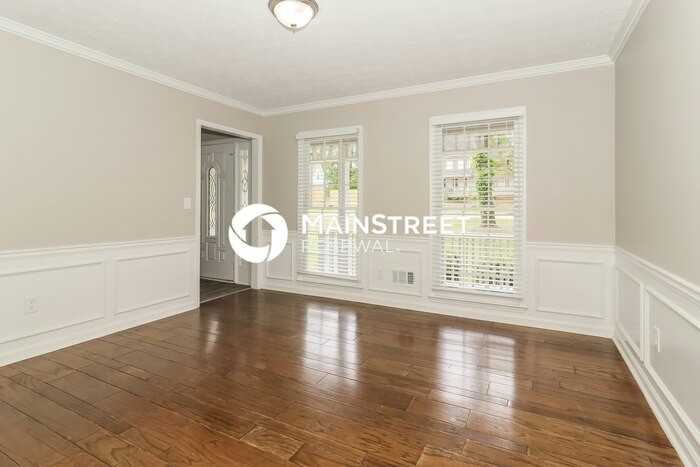 1557 Isham Dr - Photo 5 of 18