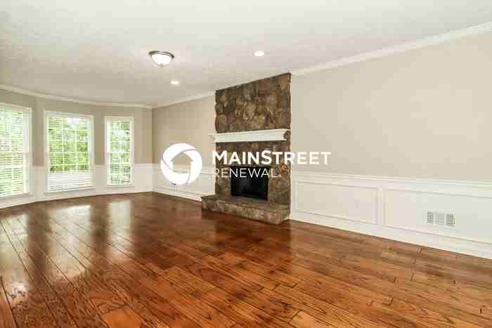 1557 Isham Dr - Photo 7 of 18