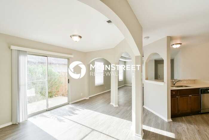 415 Margo St - Photo 3 of 16