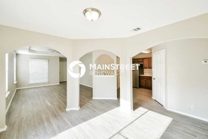 415 Margo St - Photo 5 of 16