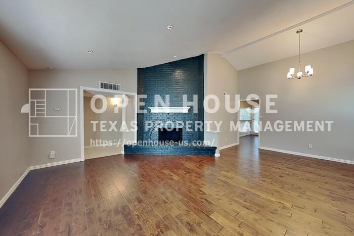 2804 Edinburg Ln - Photo 4 of 26