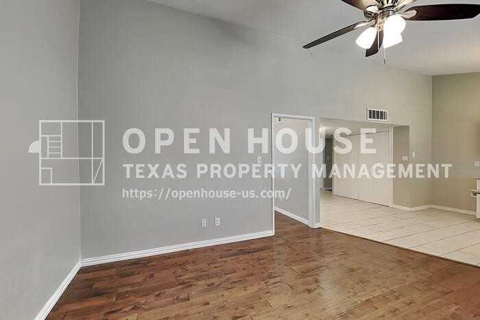 2804 Edinburg Ln - Photo 7 of 26