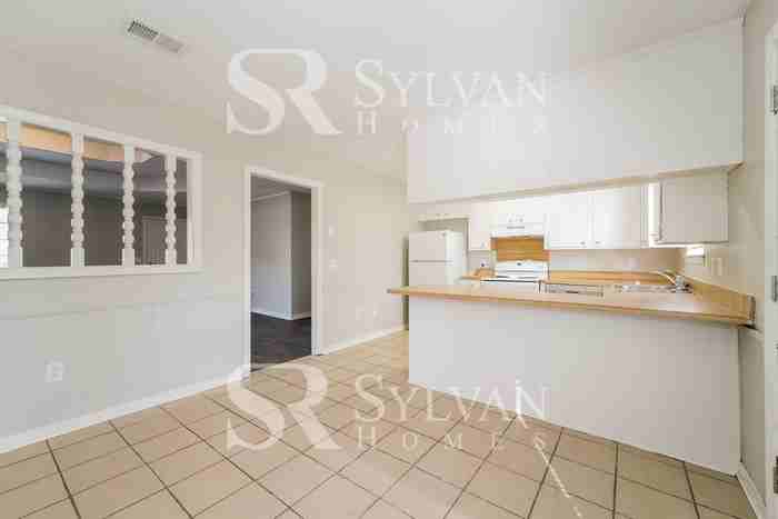 146 Elmwood Pl - Photo 6 of 16