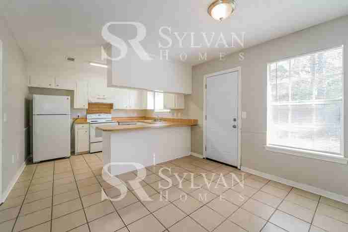 146 Elmwood Pl - Photo 7 of 16