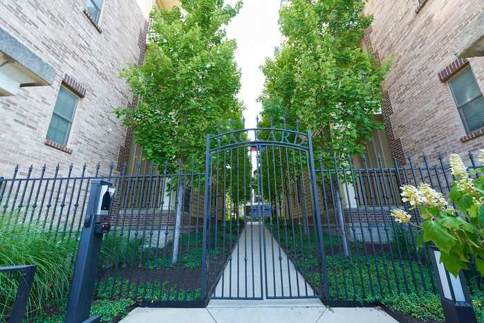 450 E Ohio St #206 - Photo 3 of 29