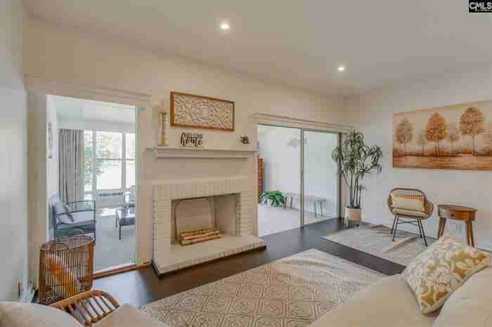 8 Royalgate Dr - Photo 4 of 25