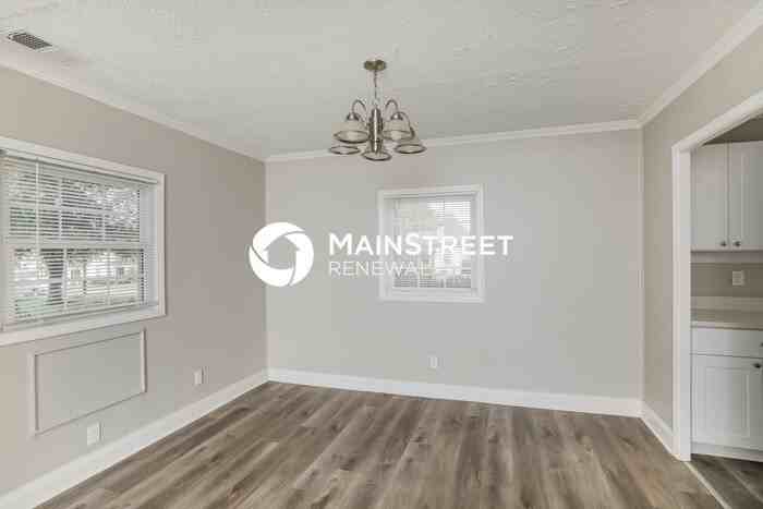 1917 Winston Ave - Photo 6 of 17