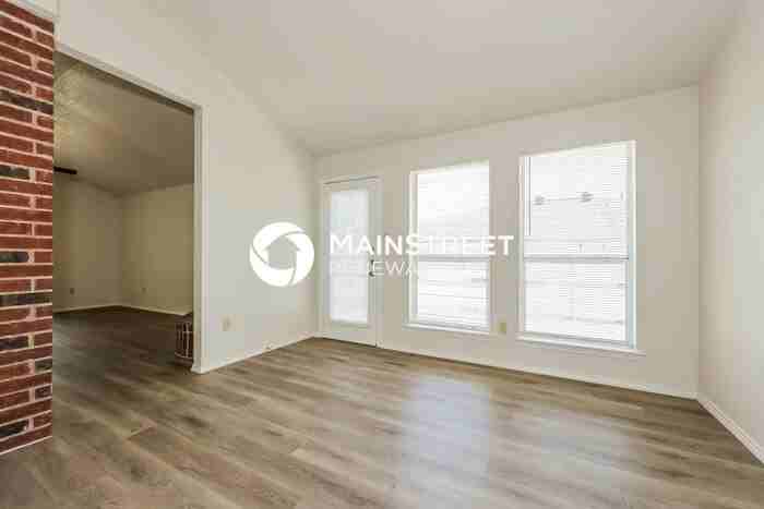 10909 Hornby St - Photo 5 of 16